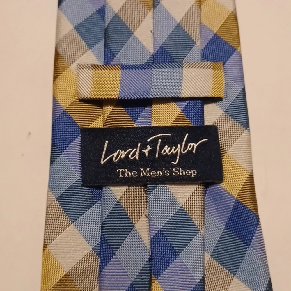 Lord & Taylor The Men's Shop Silk Tie - Picture 8 of 11